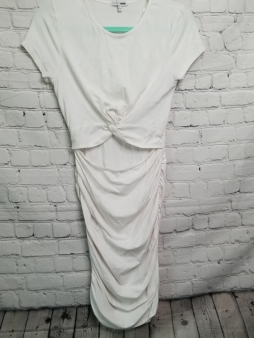 Fashion Nova White Scoop Neck Open Midriff Rouched Dress Large
